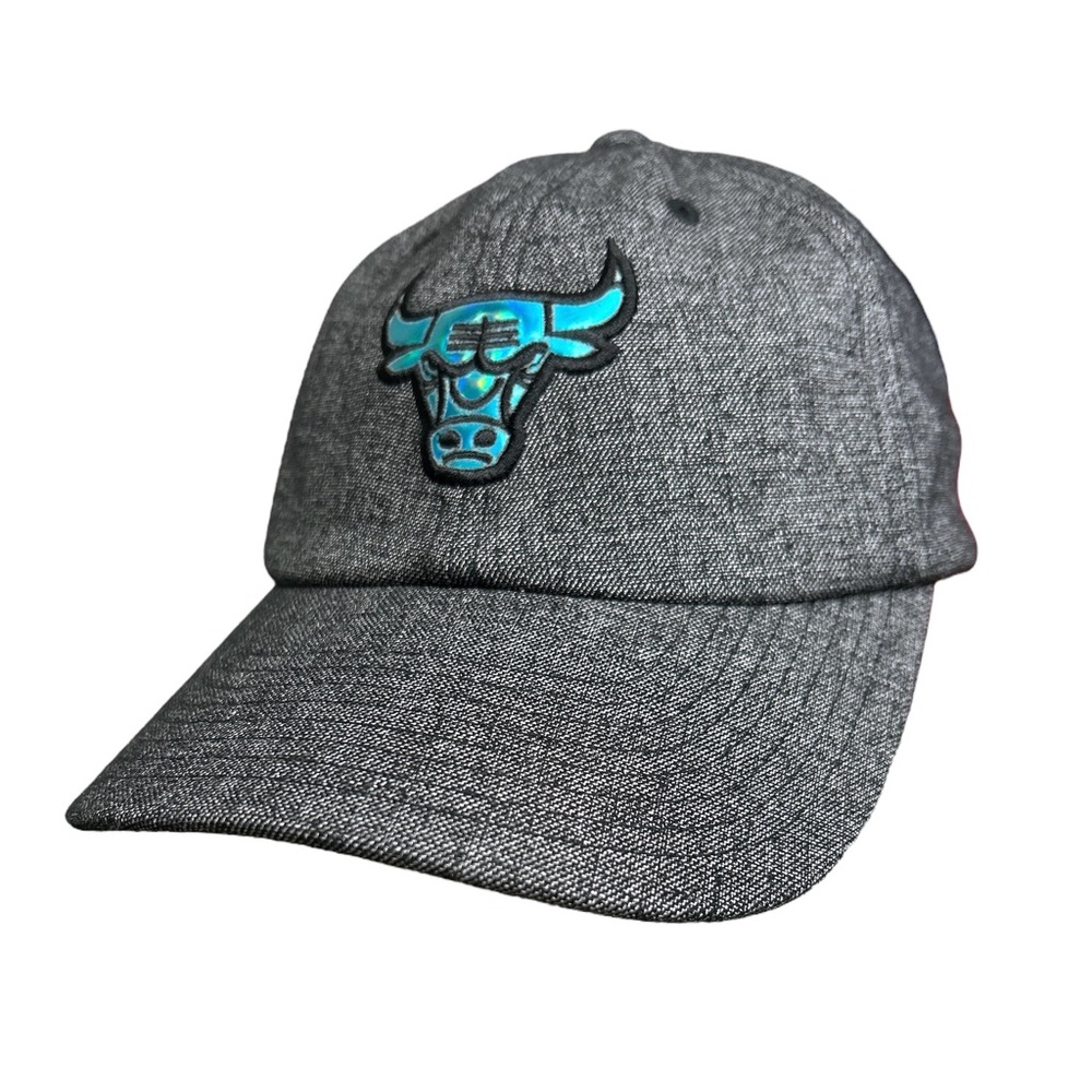 Mitchell And Ness Chicago Bulls NBA Holographic Adjustable Hat Gray